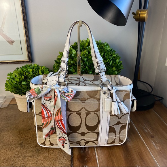 Coach Vintage Signature Gallery Tassel Tote Shoulder Bag - Picture 4 of 16